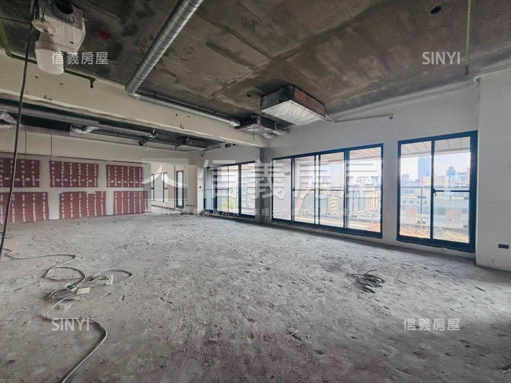 國泰Ｏ２層峰豪邸房屋室內格局與周邊環境