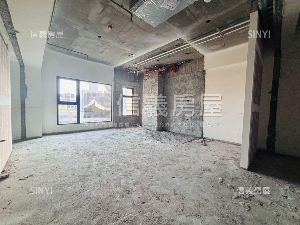 國泰Ｏ２層峰豪邸房屋室內格局與周邊環境