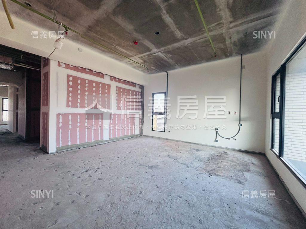 國泰Ｏ２層峰豪邸房屋室內格局與周邊環境