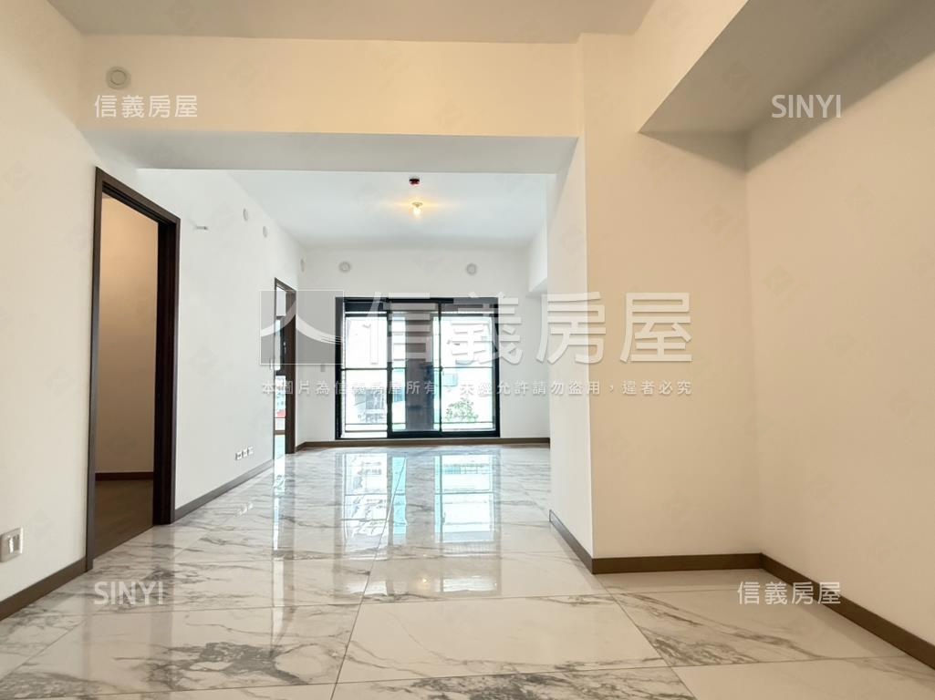 全新落成小巨蛋三房車位房屋室內格局與周邊環境