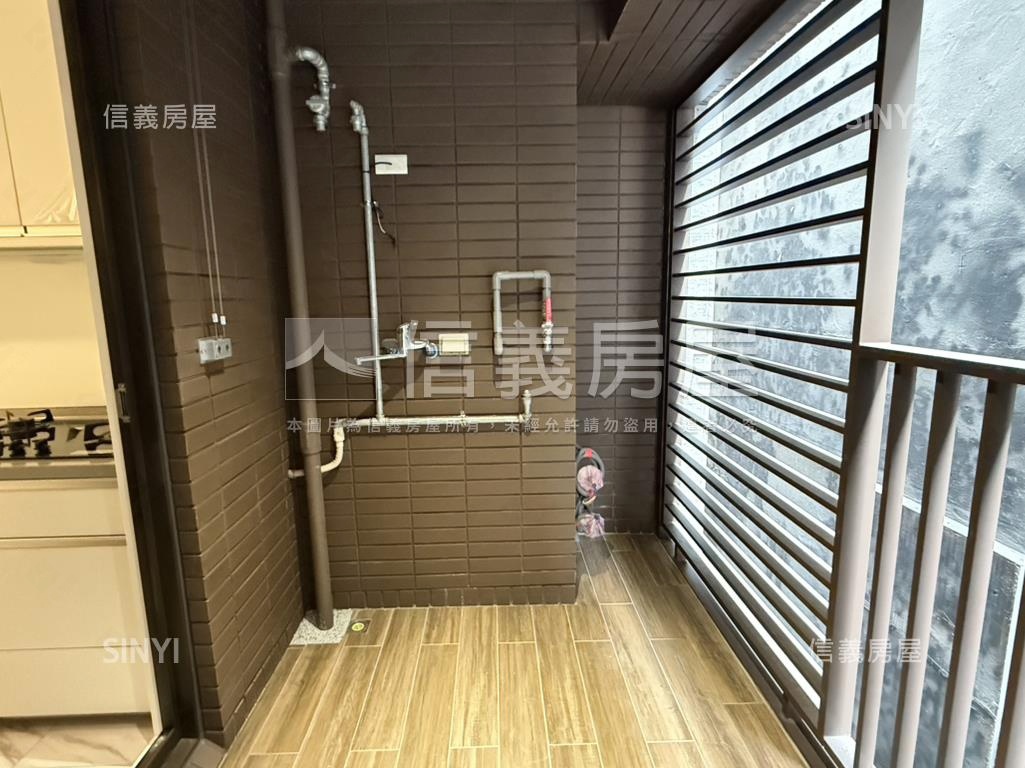 全新落成小巨蛋三房車位房屋室內格局與周邊環境