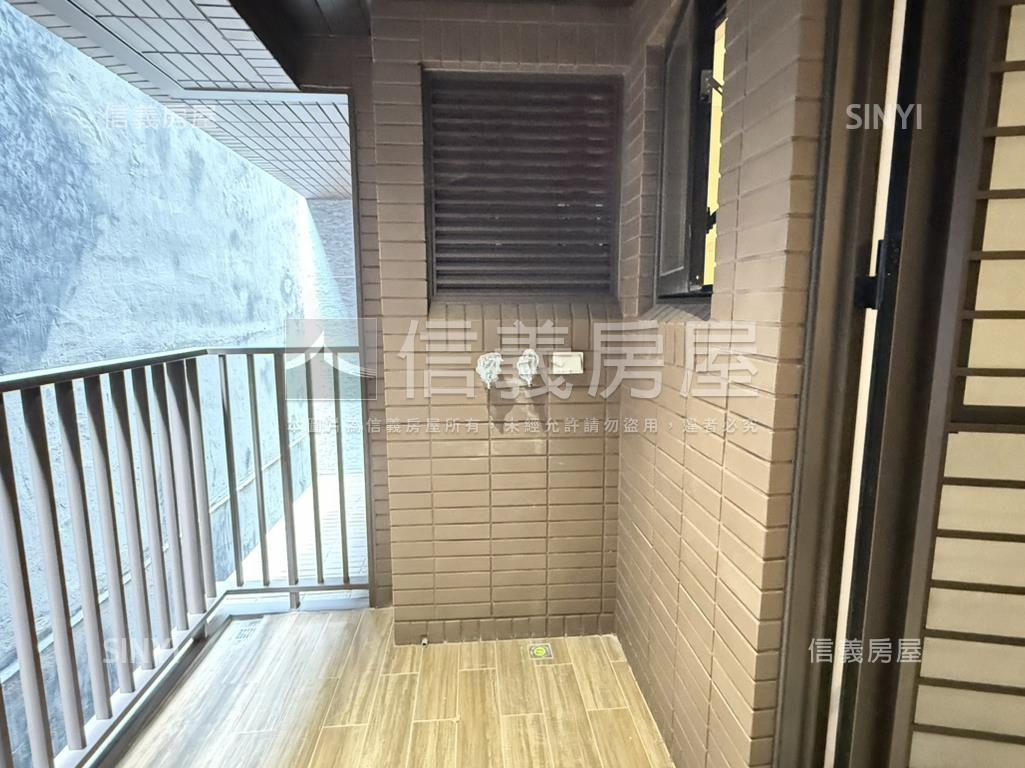 全新落成小巨蛋三房車位房屋室內格局與周邊環境