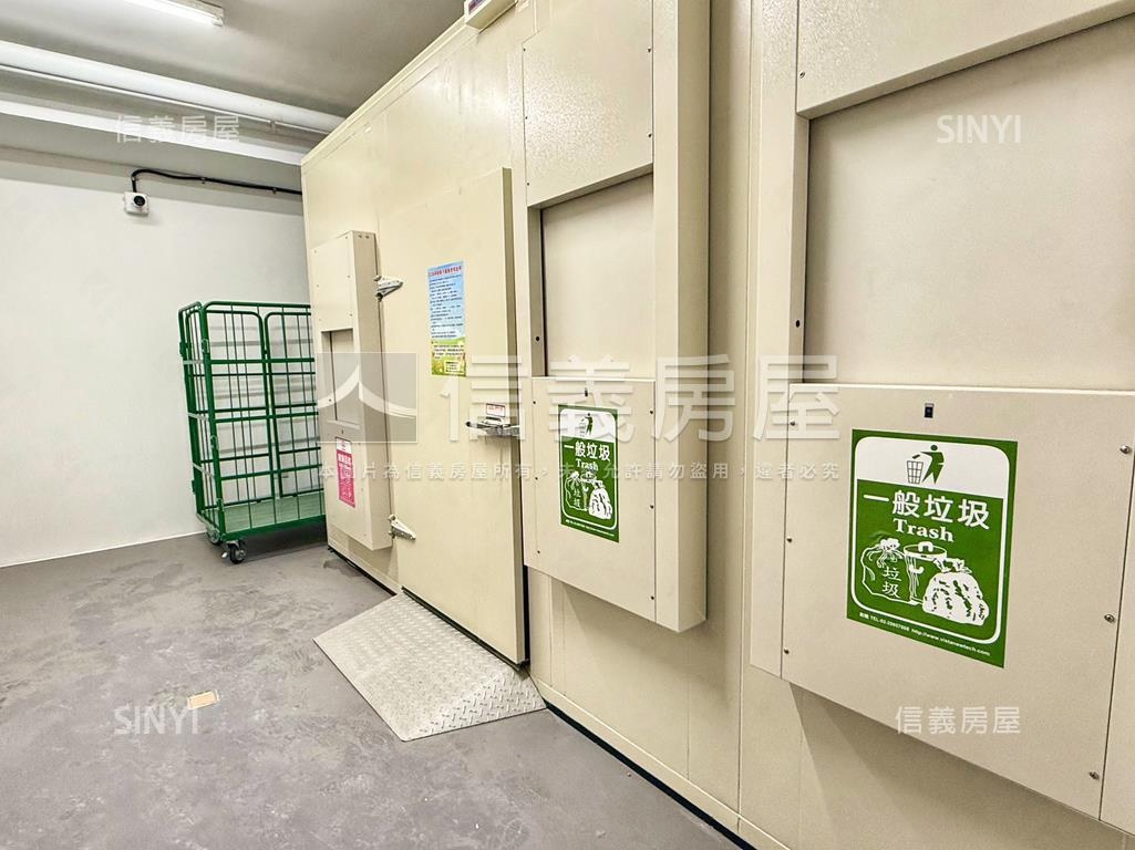 全新落成小巨蛋三房車位房屋室內格局與周邊環境