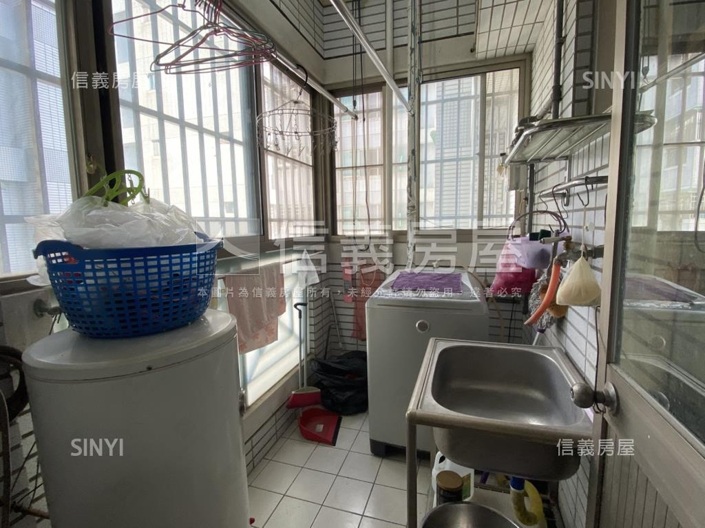 面中庭高樓長榮三房平車房屋室內格局與周邊環境