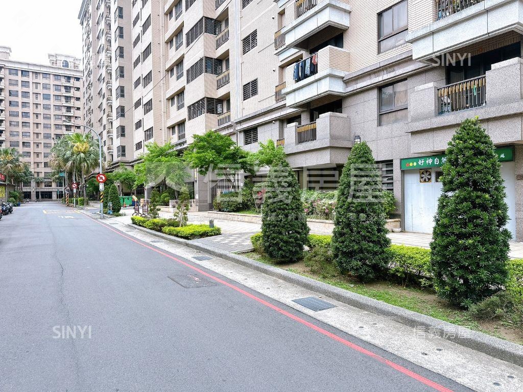 售坡道平面車位極美館社區房屋室內格局與周邊環境