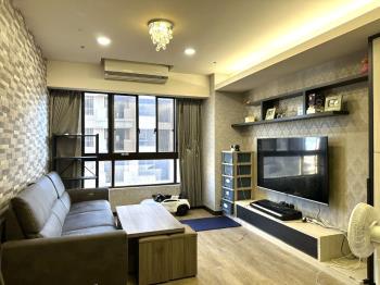 美力城邦。國美館三房車位