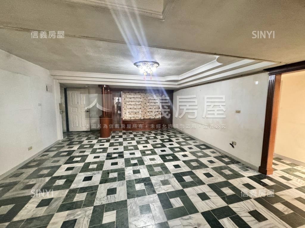 專任稀有長泰街電梯三房房屋室內格局與周邊環境