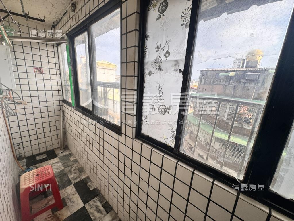 專任稀有長泰街電梯三房房屋室內格局與周邊環境