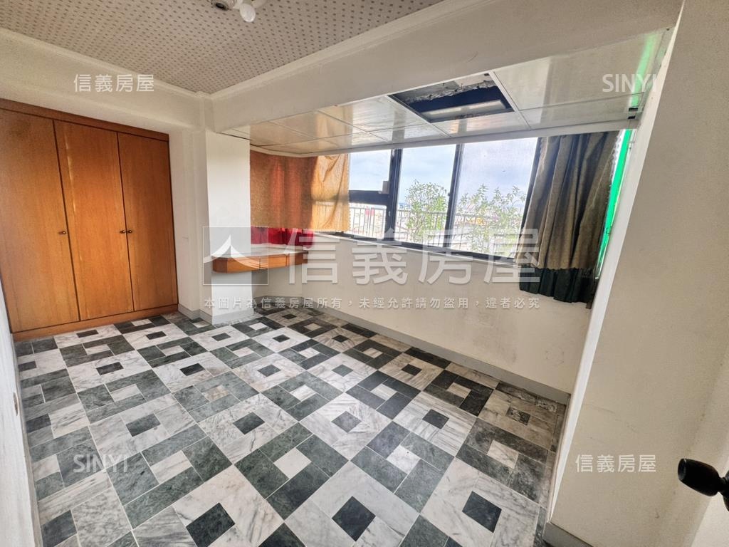 專任稀有長泰街電梯三房房屋室內格局與周邊環境
