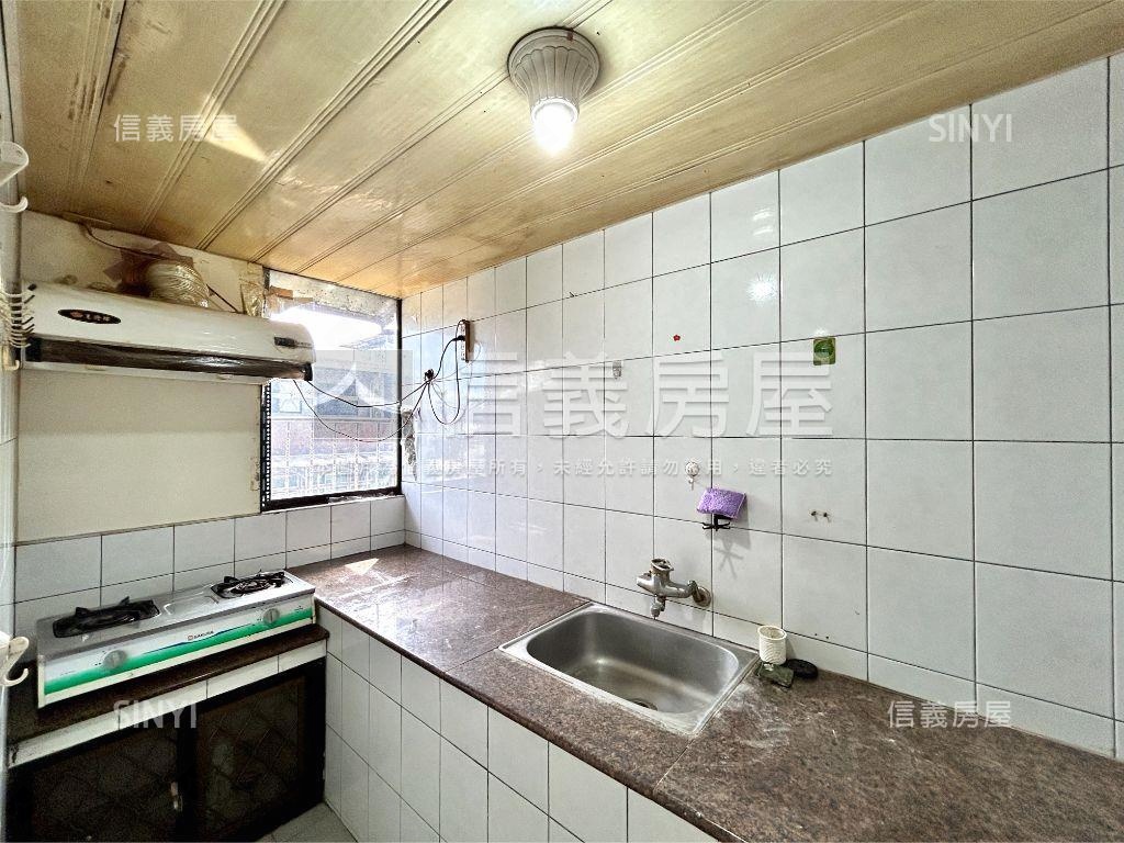 專任稀有長泰街電梯三房房屋室內格局與周邊環境