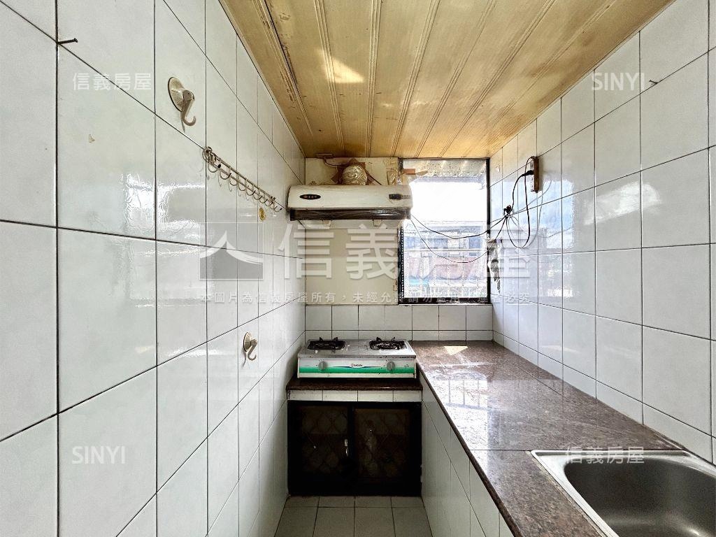 專任稀有長泰街電梯三房房屋室內格局與周邊環境