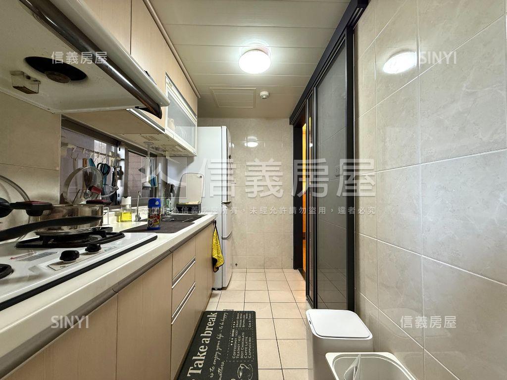 ＭＲＴ皇翔質感三房車位房屋室內格局與周邊環境