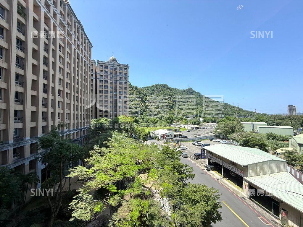 ＭＲＴ皇翔質感三房車位房屋室內格局與周邊環境
