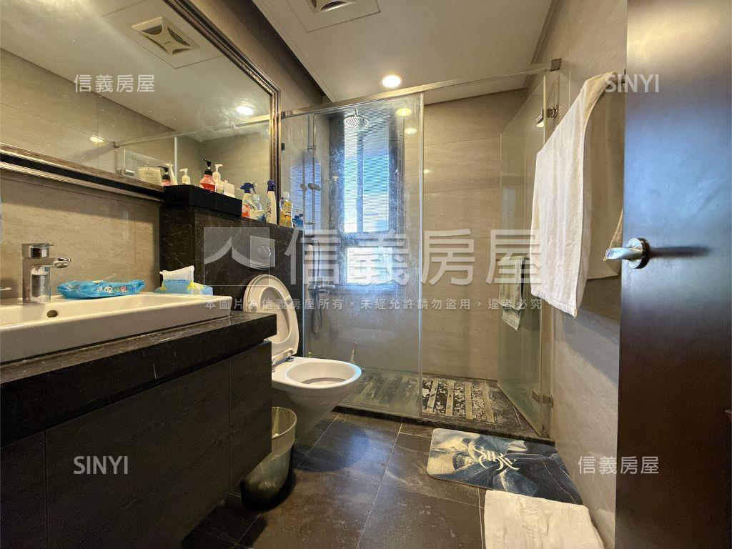 龍騰首排邊間雙平車邸房屋室內格局與周邊環境