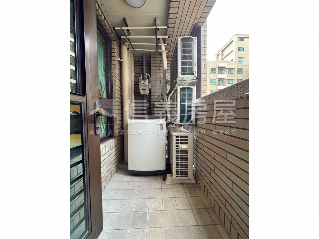 專任微笑城市美三房車位房屋室內格局與周邊環境