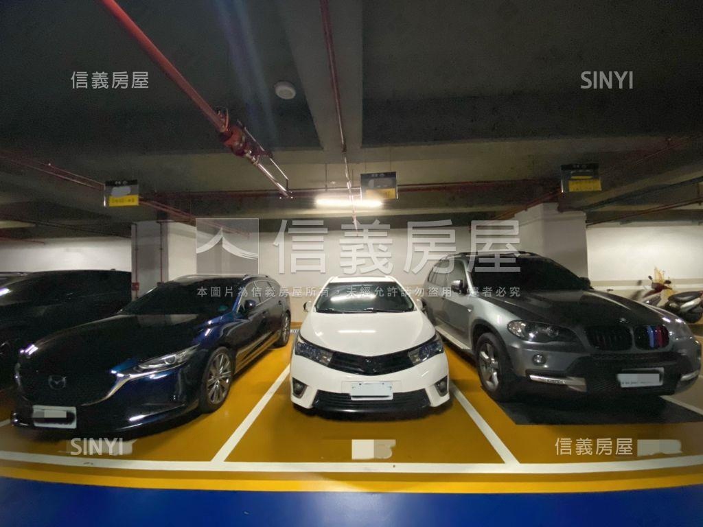 合雄帝璟Ｂ２坡平車位房屋室內格局與周邊環境