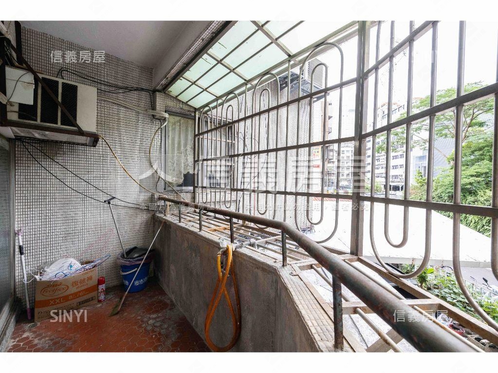專任書香門第花園管理四房房屋室內格局與周邊環境