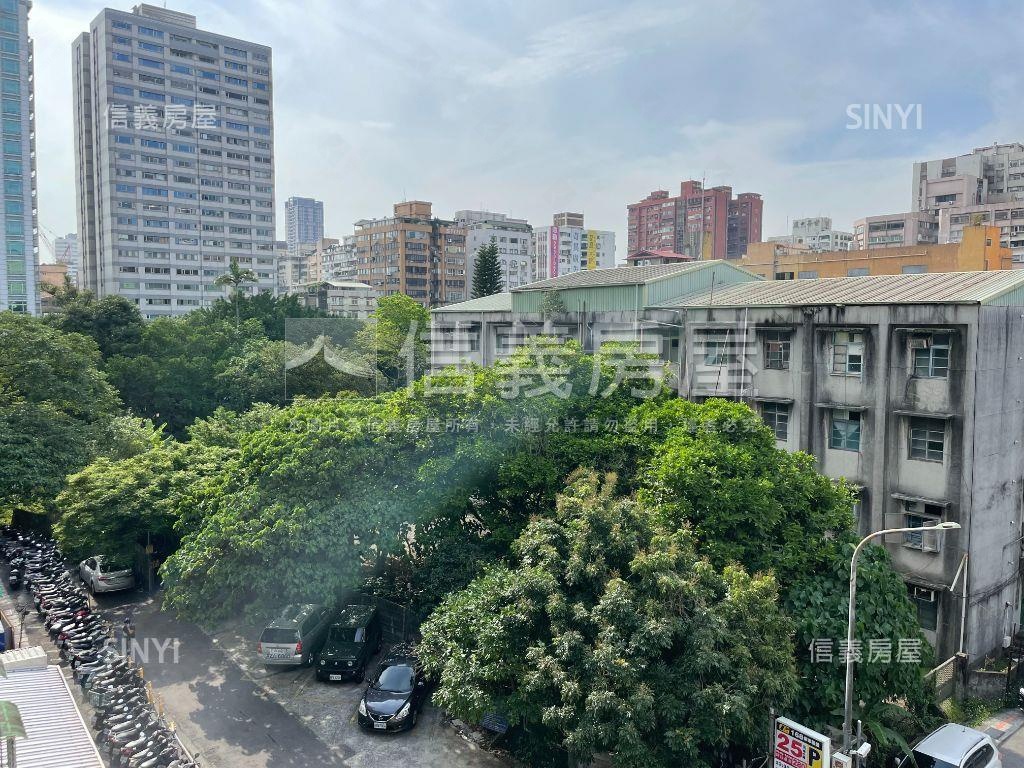 專任書香門第花園管理四房房屋室內格局與周邊環境