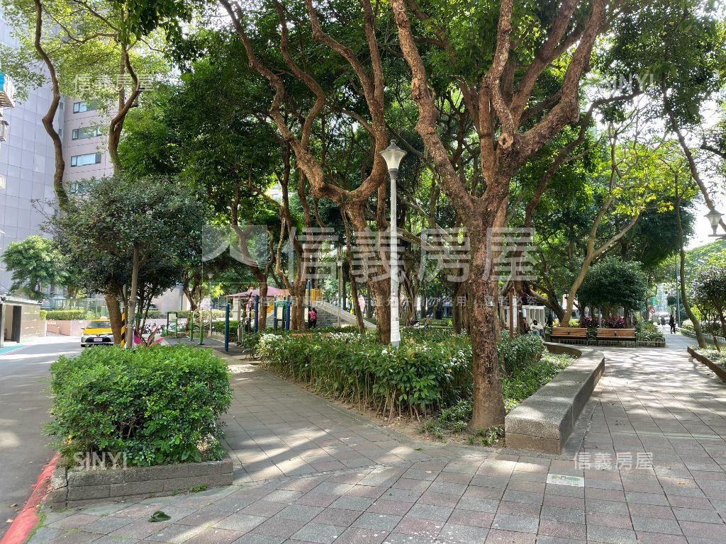 專任書香門第花園管理四房房屋室內格局與周邊環境