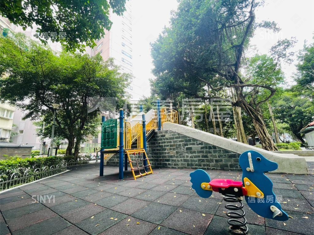 專任書香門第花園管理四房房屋室內格局與周邊環境