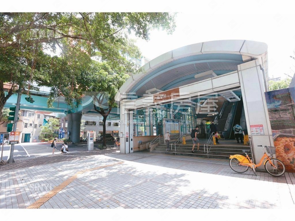 專任書香門第花園管理四房房屋室內格局與周邊環境