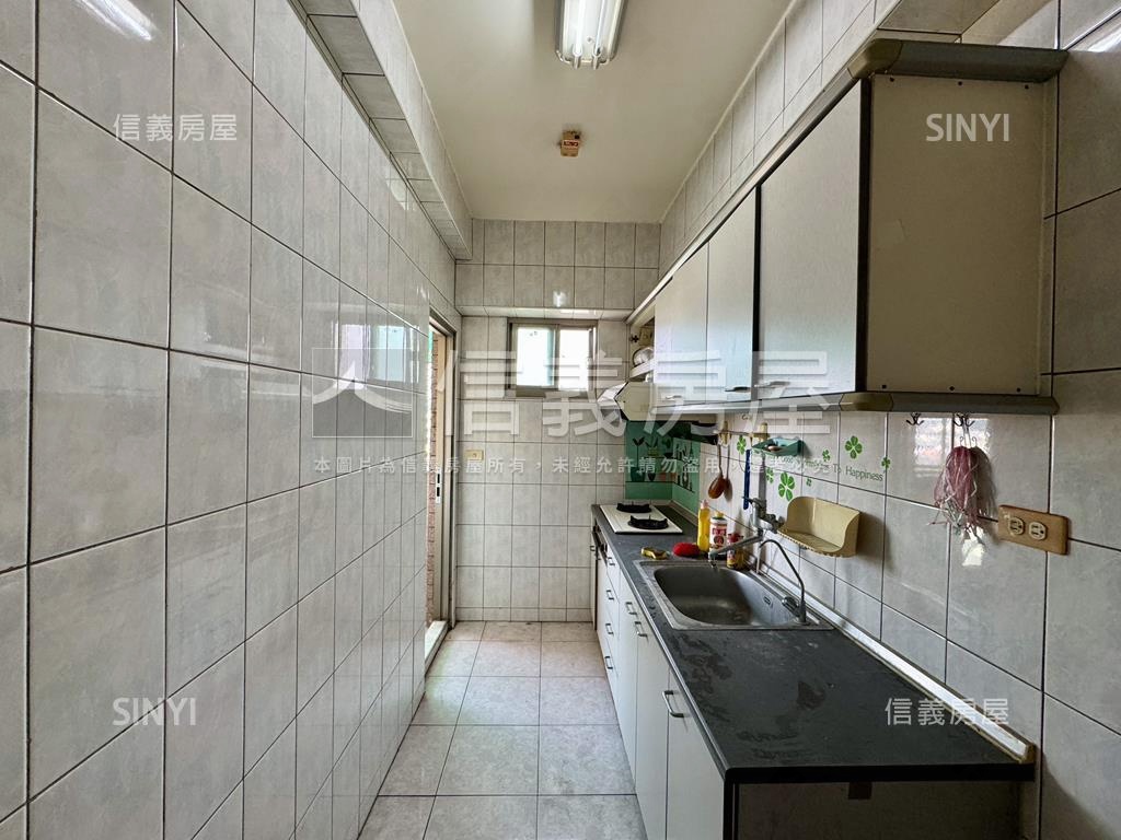 橋頭高雄大地四房雙車位房屋室內格局與周邊環境