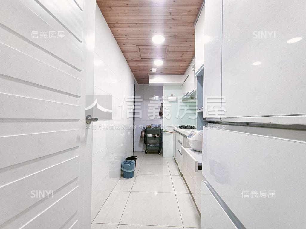 捷運方正三房車位房屋室內格局與周邊環境