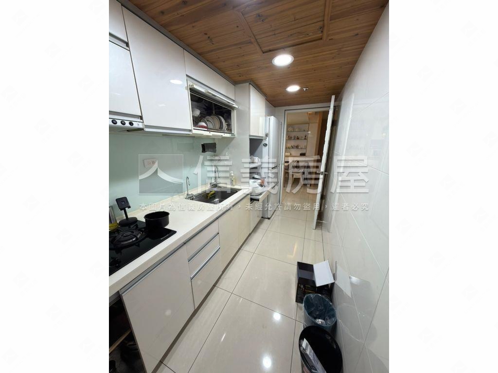 捷運方正三房車位房屋室內格局與周邊環境