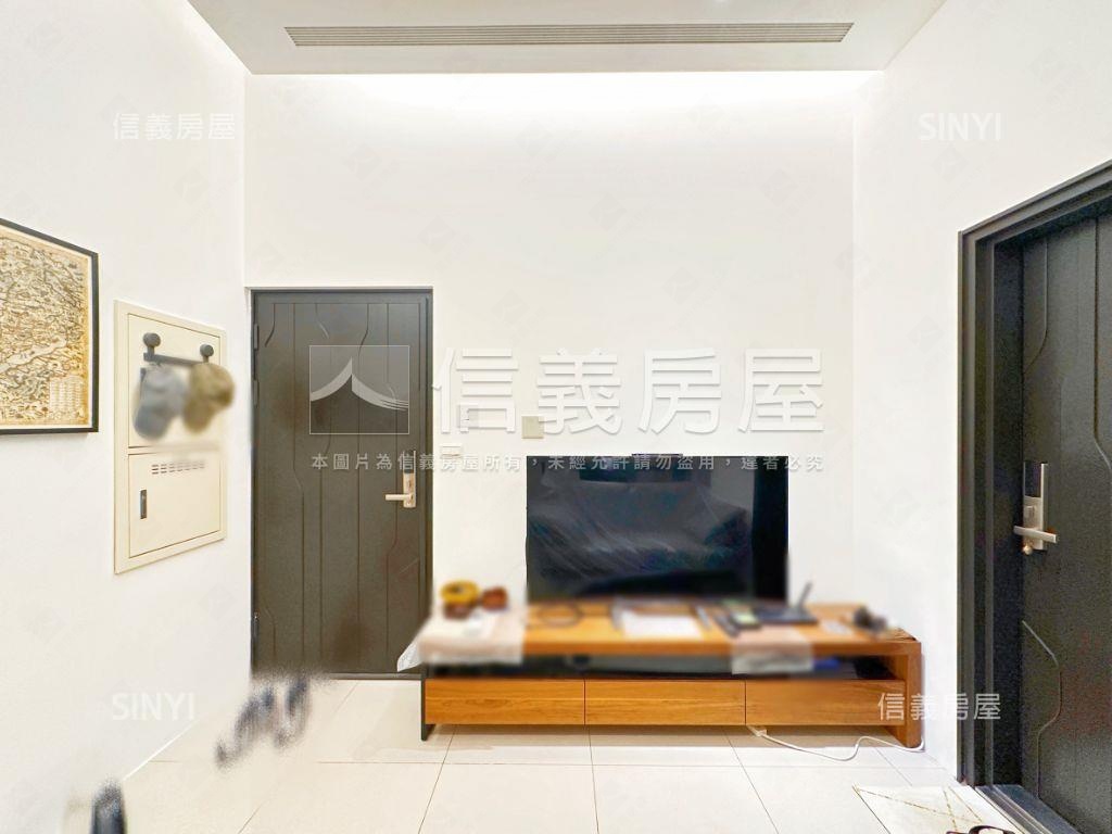 市府艾蜜麗挑高庭院戶房屋室內格局與周邊環境