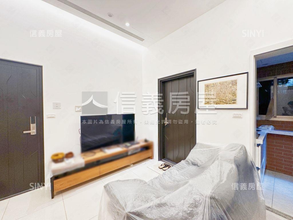 市府艾蜜麗挑高庭院戶房屋室內格局與周邊環境