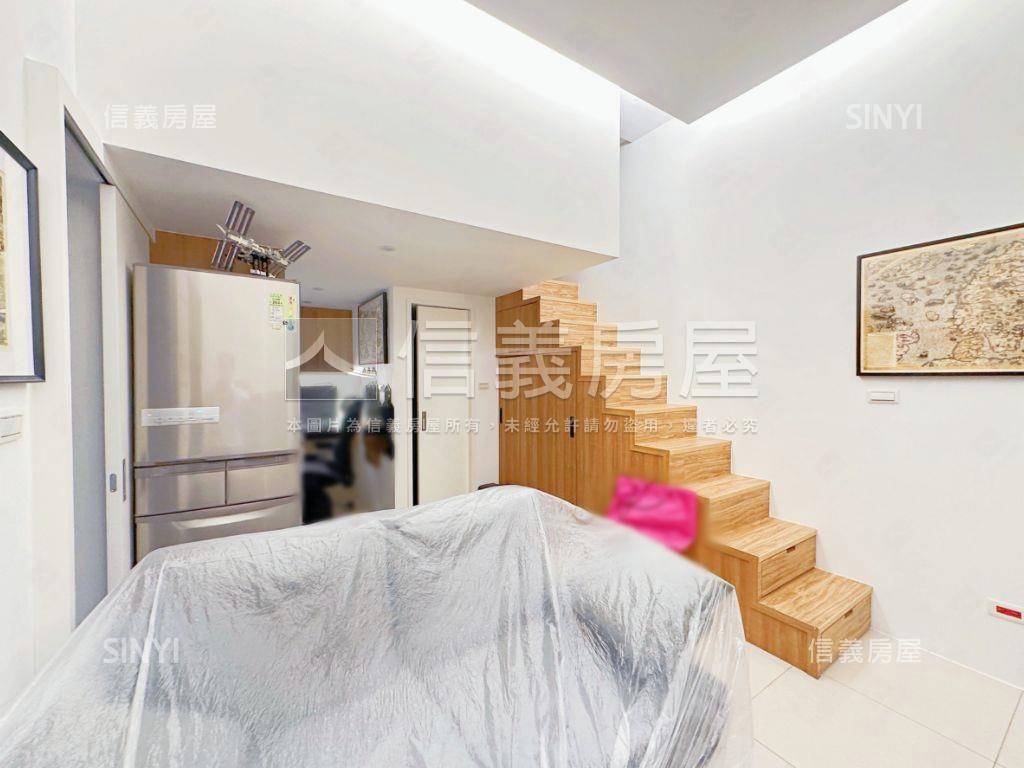 市府艾蜜麗挑高庭院戶房屋室內格局與周邊環境