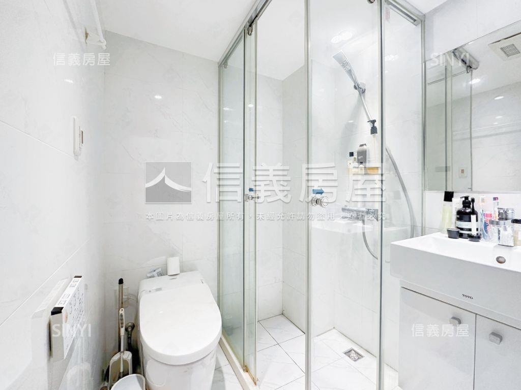 市府艾蜜麗挑高庭院戶房屋室內格局與周邊環境