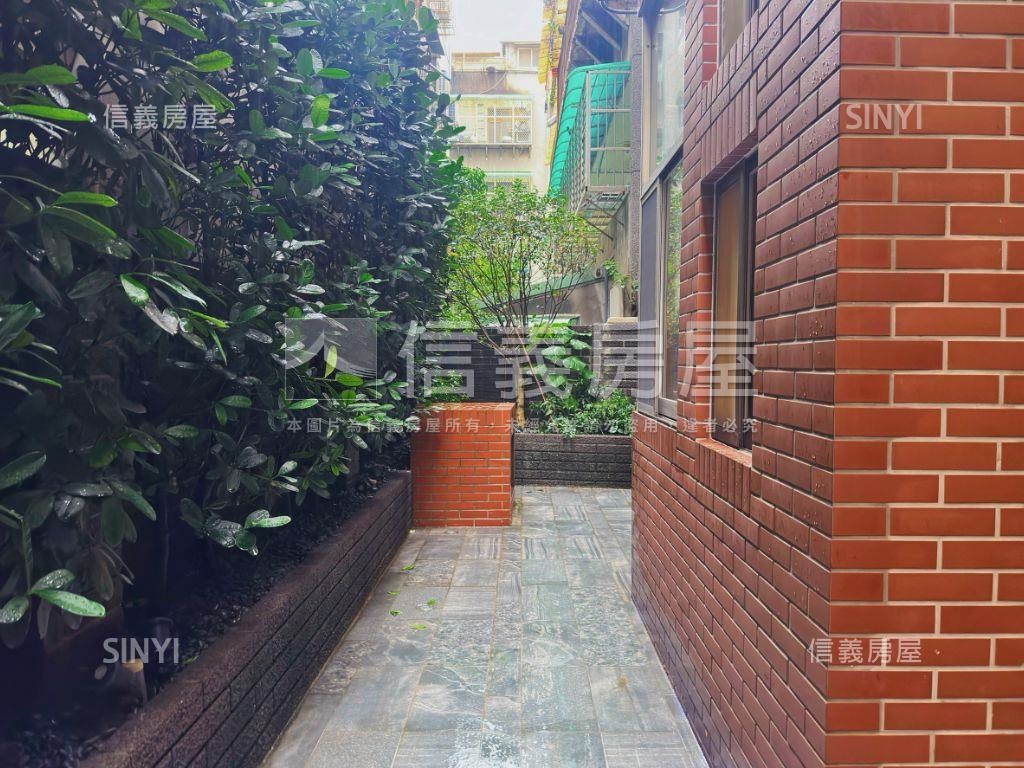 市府艾蜜麗挑高庭院戶房屋室內格局與周邊環境