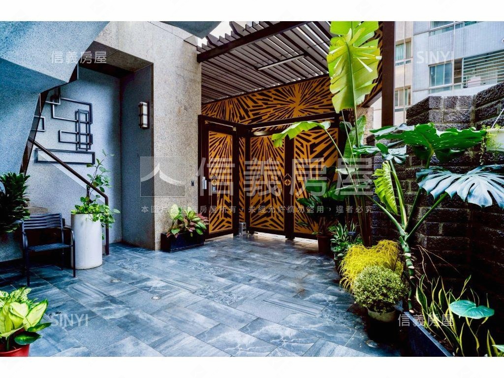 市府艾蜜麗挑高庭院戶房屋室內格局與周邊環境