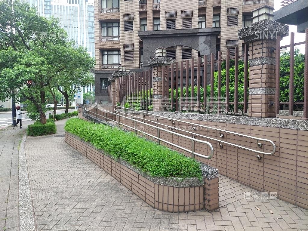 展覽館雙捷小宅車位房屋室內格局與周邊環境