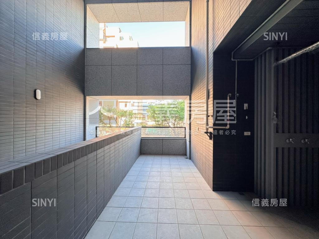 峰裕曦月２樓大露臺房屋室內格局與周邊環境