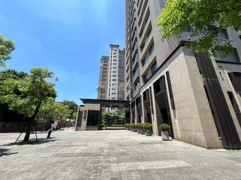 專約精緻裝潢河景萬花園房屋室內格局與周邊環境