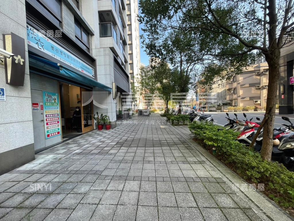 學校旁雙廁開窗３房車位房屋室內格局與周邊環境