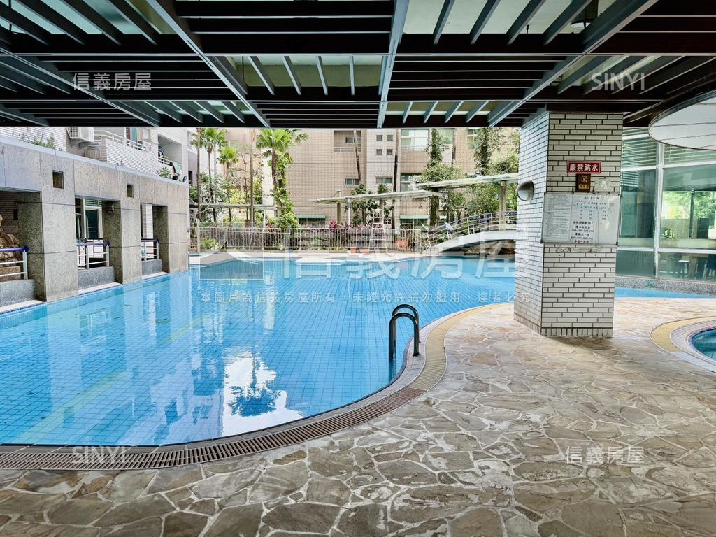 美麗皇家陽台景觀大套房房屋室內格局與周邊環境