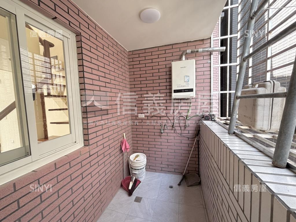 高第大廈●次頂樓裝潢好宅房屋室內格局與周邊環境