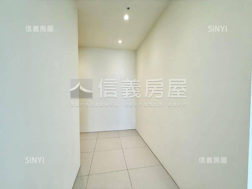 亞昕一見山巒三房雙車位房屋室內格局與周邊環境