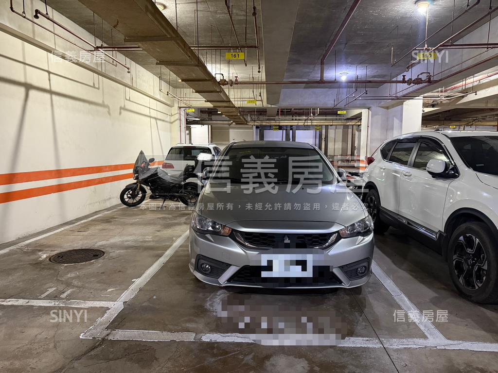 稀有釋出！英郡平面車位房屋室內格局與周邊環境