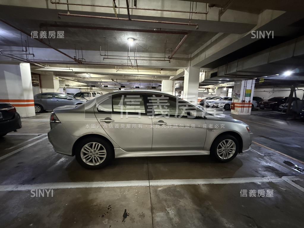 稀有釋出！英郡平面車位房屋室內格局與周邊環境