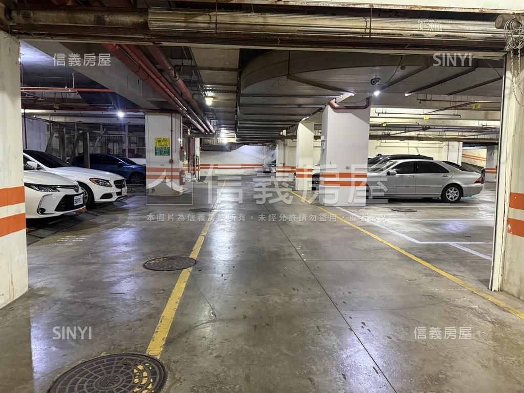 稀有釋出！英郡平面車位房屋室內格局與周邊環境