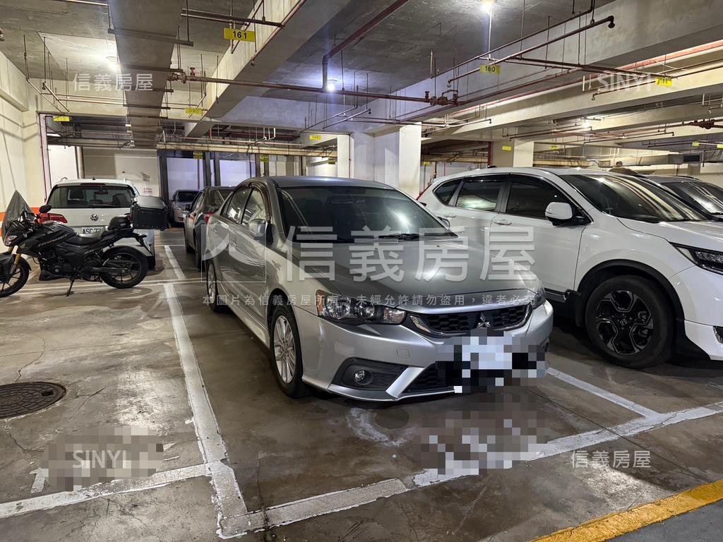 稀有釋出！英郡平面車位房屋室內格局與周邊環境