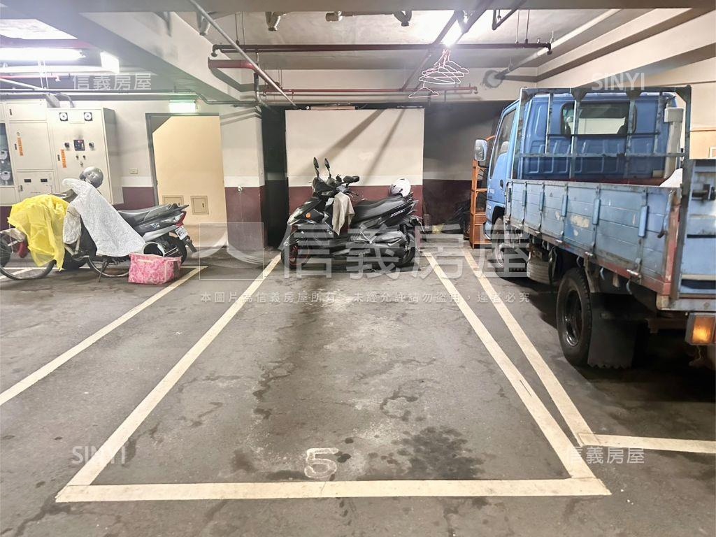 稀有華泰名門電梯三房車位房屋室內格局與周邊環境