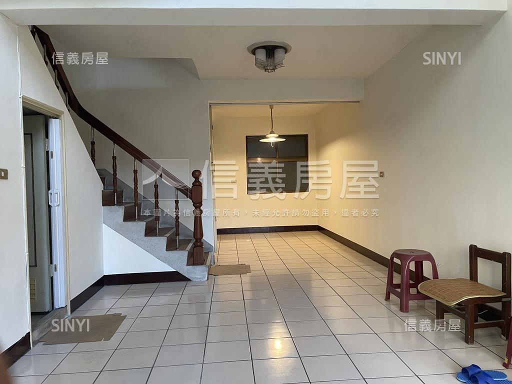 蛇蛇聲威稀有大空間豪宅房屋室內格局與周邊環境