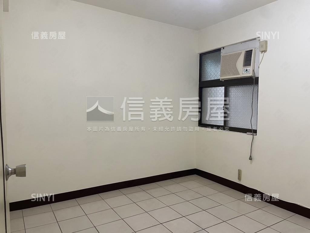 蛇蛇聲威稀有大空間豪宅房屋室內格局與周邊環境