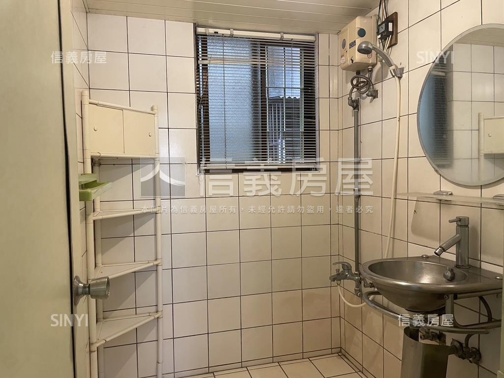 蛇蛇聲威稀有大空間豪宅房屋室內格局與周邊環境