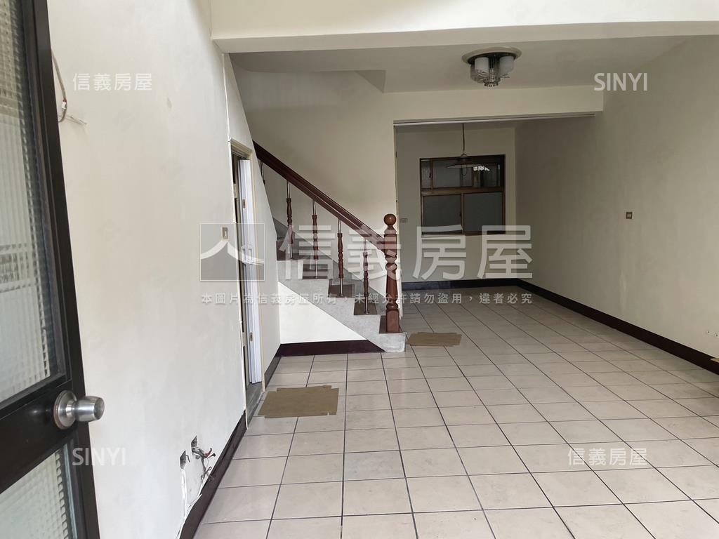 蛇蛇聲威稀有大空間豪宅房屋室內格局與周邊環境
